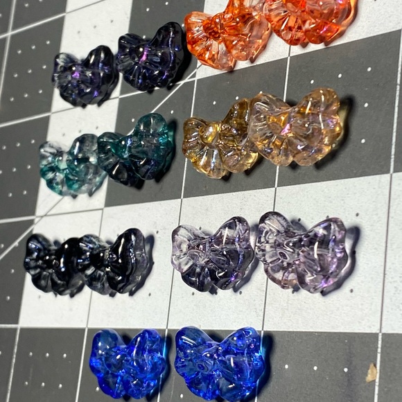 Glass Bow (7 pairs - 14 beads) - Picture 2 of 2